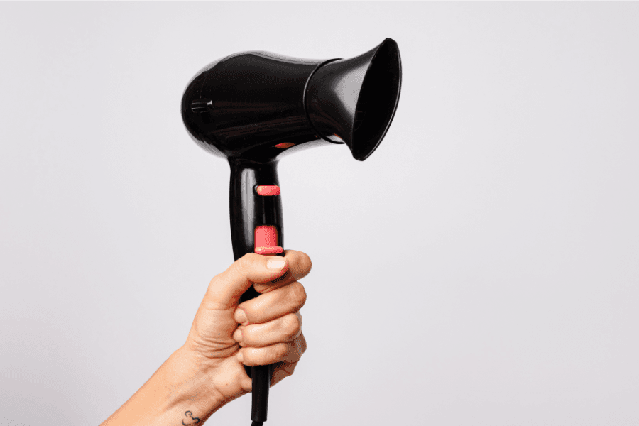 ドライヤーでゴキブリ退治は可能?