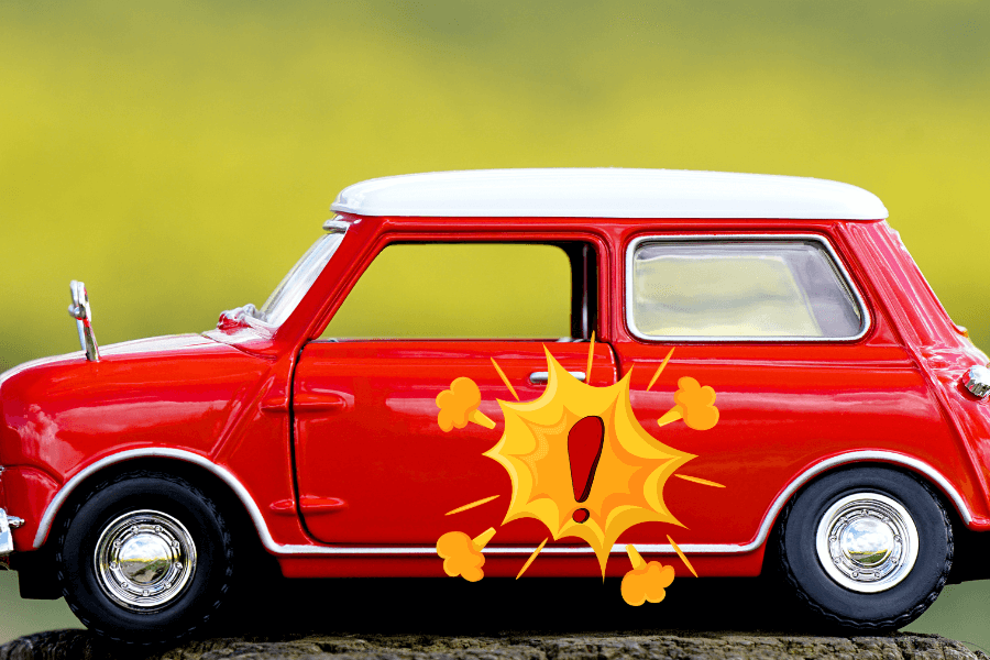 蜂が車に体当たりしてくるのはなぜ?