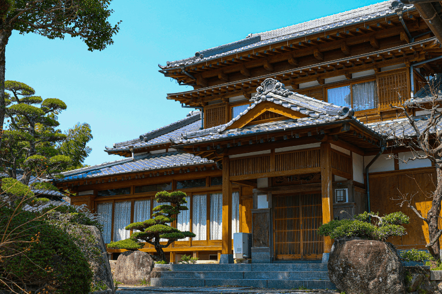 蜂に好かれる家にはどんな特徴があるのか?