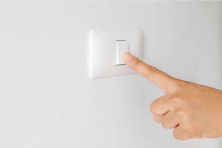 ゴキブリは電気を消すとどう動く？